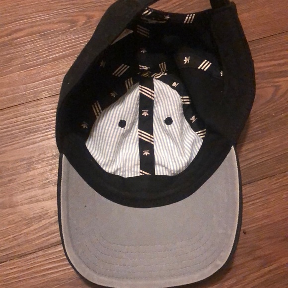 Adidas hat - Picture 4 of 4